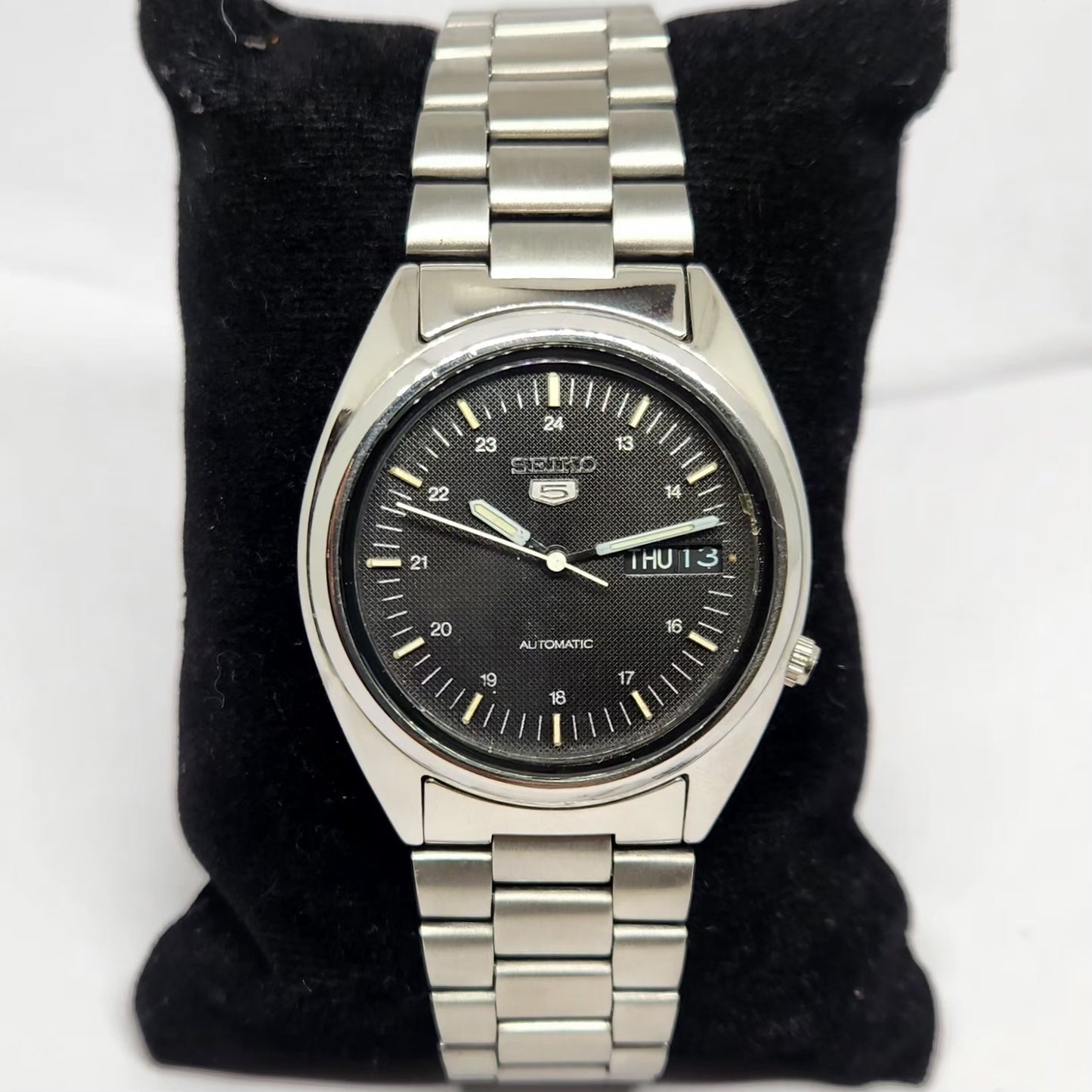 Vintage 1983 Original Seiko 5 Automatic 7009-3041 Black Face 17 Jewels Day-Date Japanese Men's Wrist Watch SA26