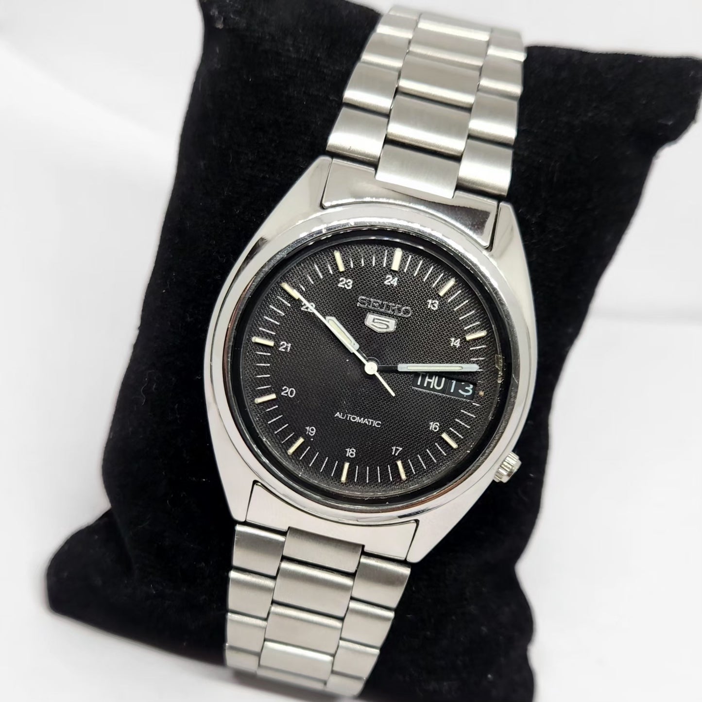 Vintage 1983 Original Seiko 5 Automatic 7009-3041 Black Face 17 Jewels Day-Date Japanese Men's Wrist Watch SA26