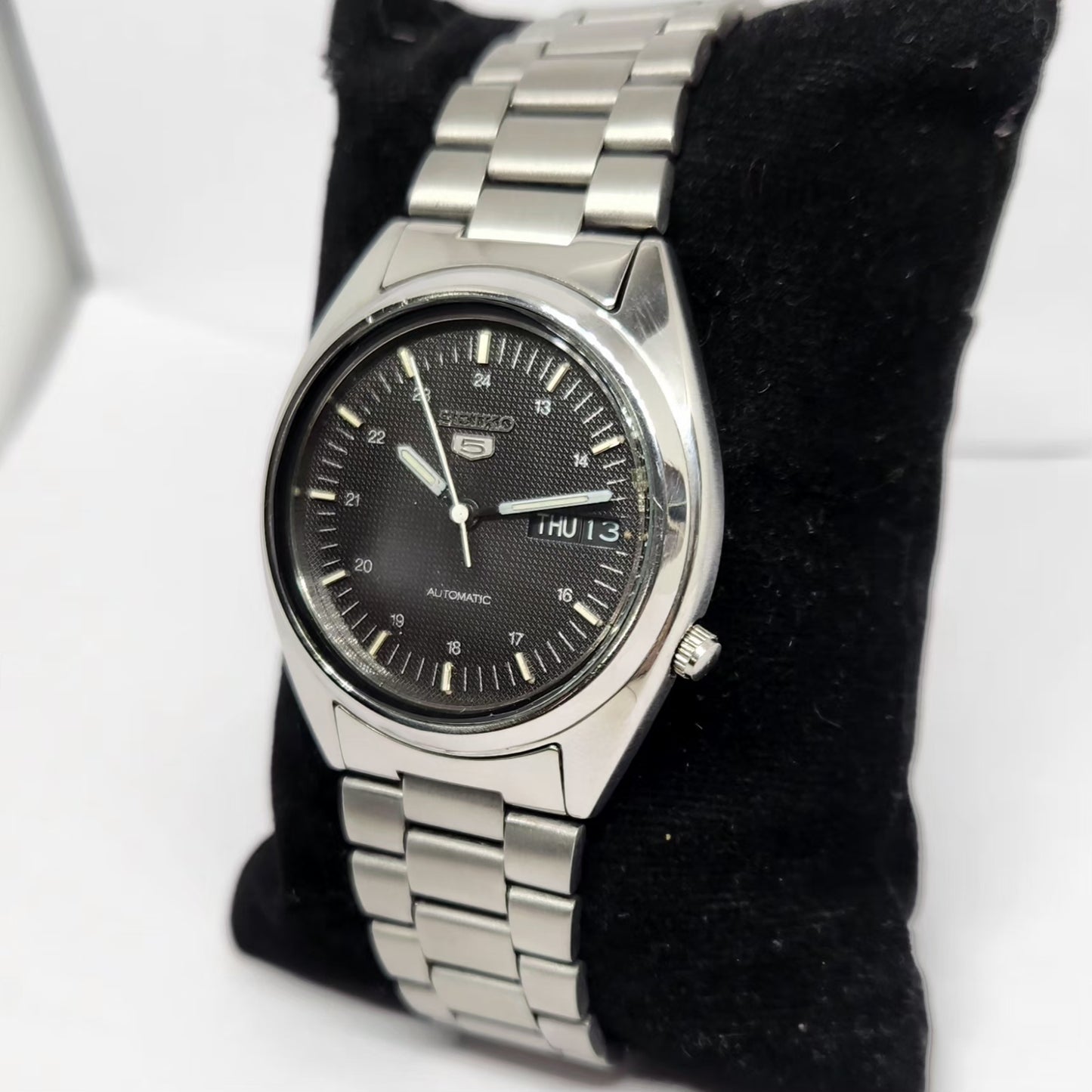 Vintage 1983 Original Seiko 5 Automatic 7009-3041 Black Face 17 Jewels Day-Date Japanese Men's Wrist Watch SA26