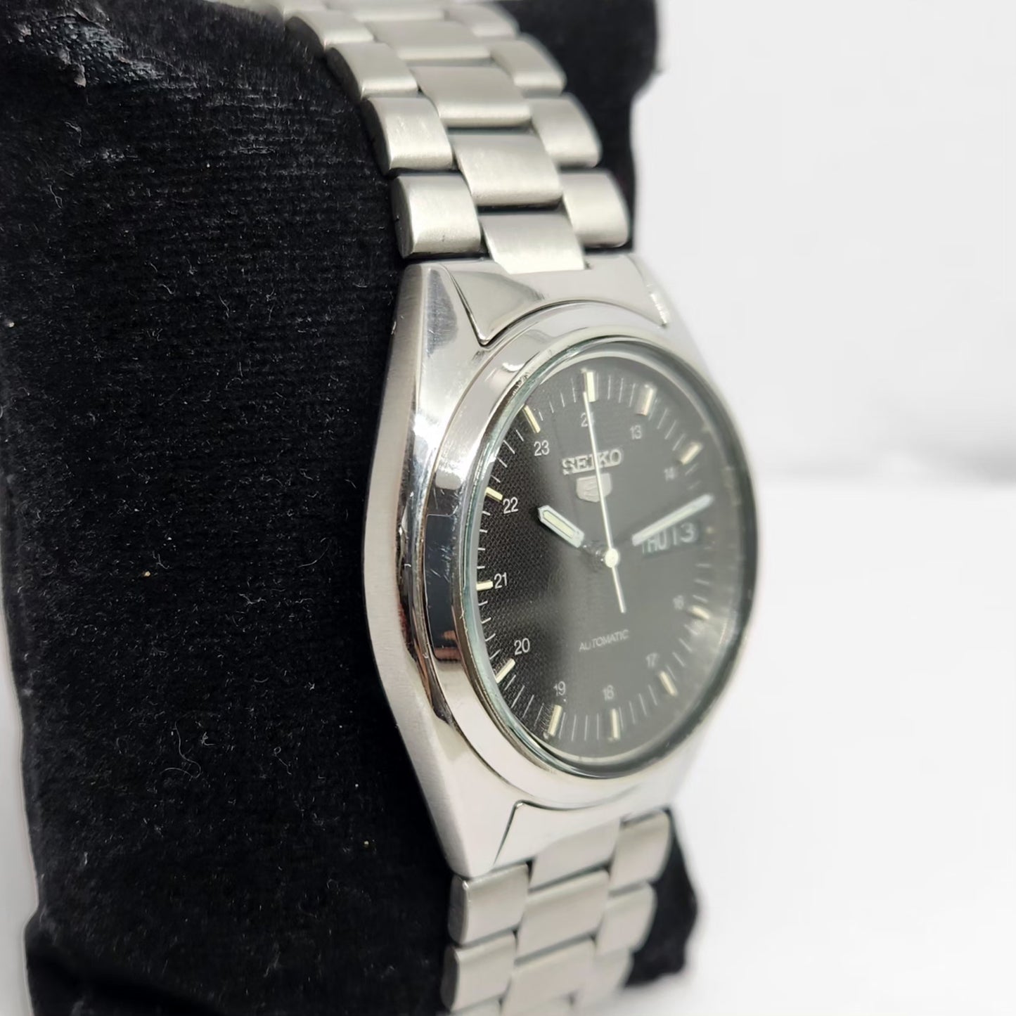 Vintage 1983 Original Seiko 5 Automatic 7009-3041 Black Face 17 Jewels Day-Date Japanese Men's Wrist Watch SA26