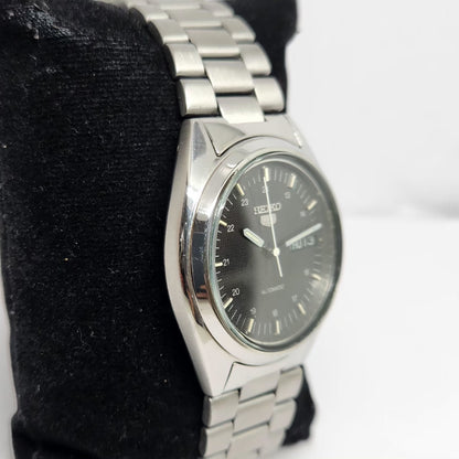 Vintage 1983 Original Seiko 5 Automatic 7009-3041 Black Face 17 Jewels Day-Date Japanese Men's Wrist Watch SA26