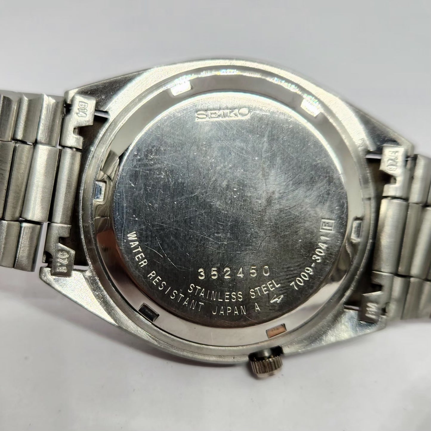 Vintage 1983 Original Seiko 5 Automatic 7009-3041 Black Face 17 Jewels Day-Date Japanese Men's Wrist Watch SA26