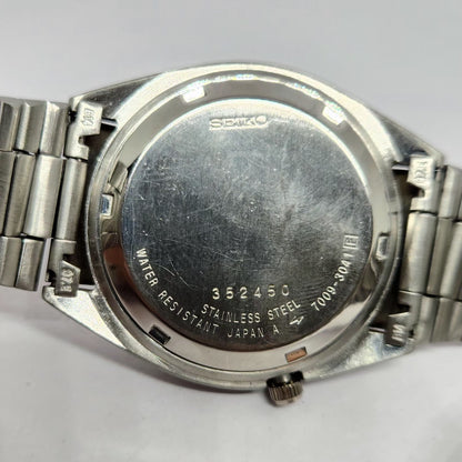 Vintage 1983 Original Seiko 5 Automatic 7009-3041 Black Face 17 Jewels Day-Date Japanese Men's Wrist Watch SA26