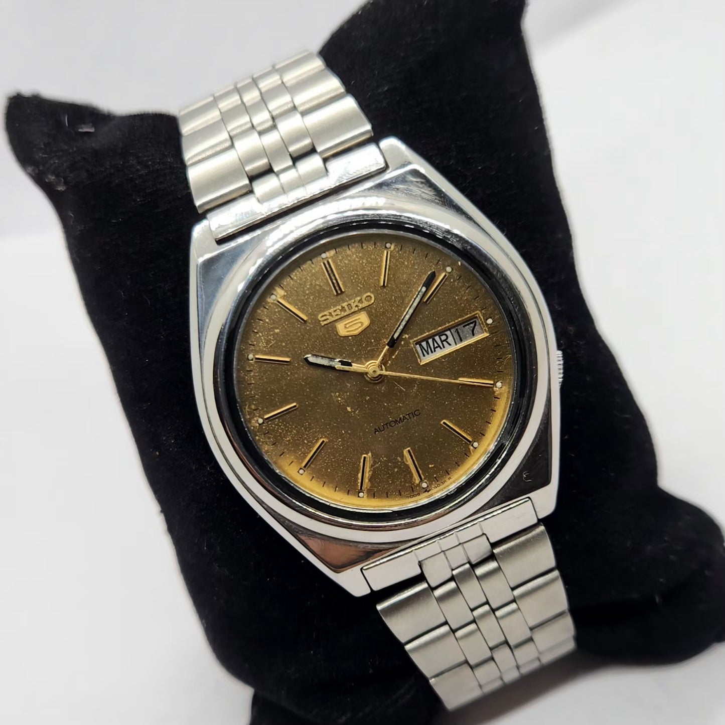 Vintage 1976 Original Seiko 5 Automatic 7009-876J Gold Face 17 Jewels Day-Date Japanese Men's Wrist Watch SA27