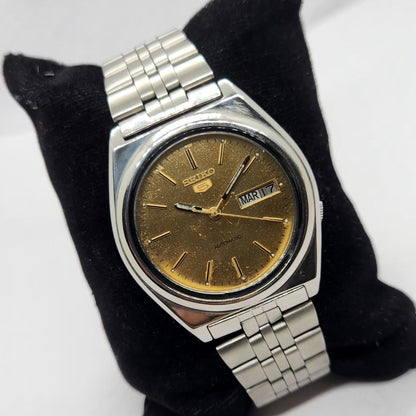 Vintage 1976 Original Seiko 5 Automatic 7009-876J Gold Face 17 Jewels Day-Date Japanese Men's Wrist Watch SA27