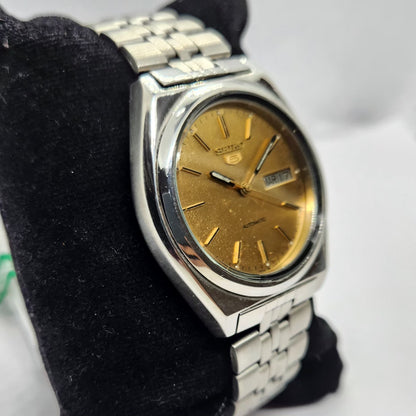Vintage 1976 Original Seiko 5 Automatic 7009-876J Gold Face 17 Jewels Day-Date Japanese Men's Wrist Watch SA27