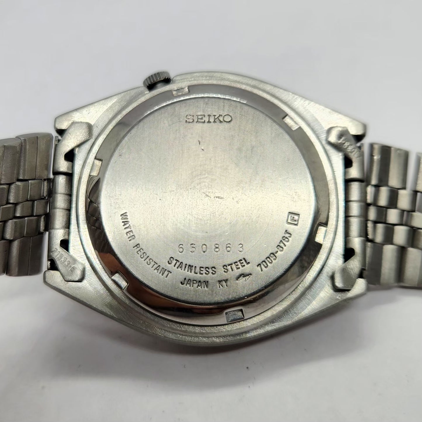 Vintage 1976 Original Seiko 5 Automatic 7009-876J Gold Face 17 Jewels Day-Date Japanese Men's Wrist Watch SA27