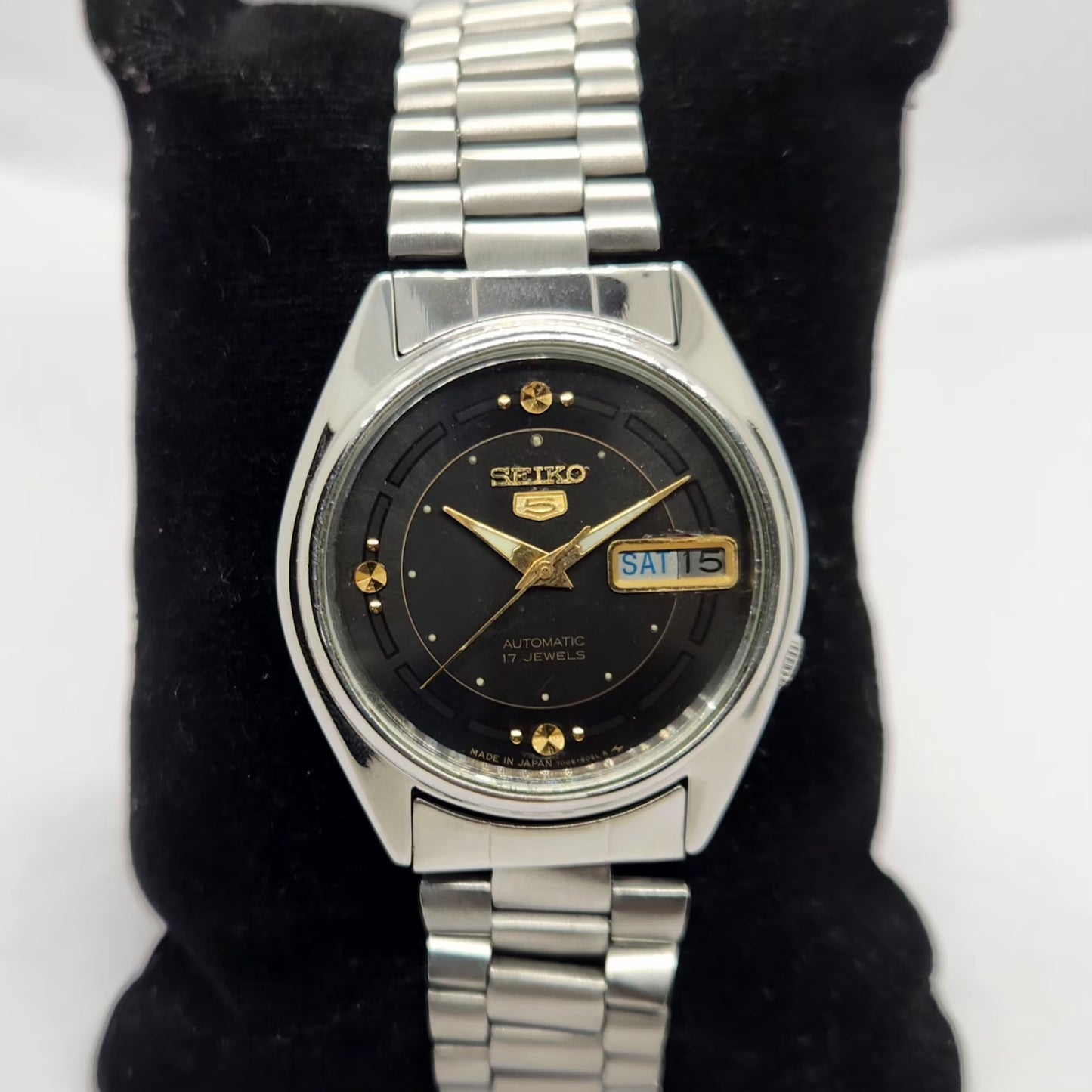 Vintage 1984 Original Seiko 5 Automatic 7009-6001 Black Face 17 Jewels Day-Date Japanese Men's Wrist Watch SA28