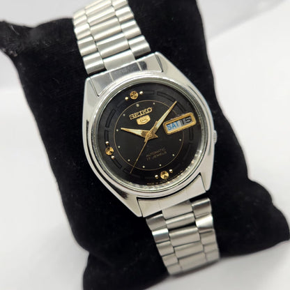 Vintage 1984 Original Seiko 5 Automatic 7009-6001 Black Face 17 Jewels Day-Date Japanese Men's Wrist Watch SA28