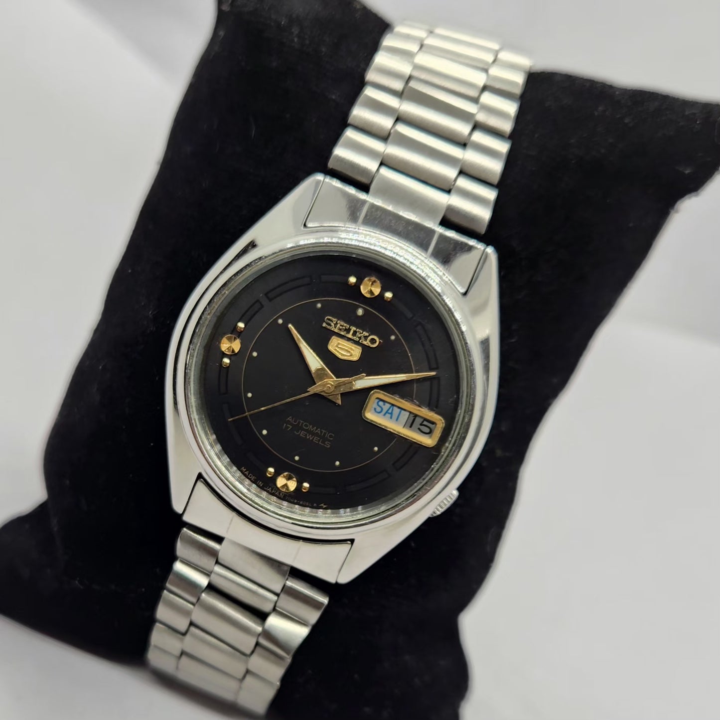 Vintage 1984 Original Seiko 5 Automatic 7009-6001 Black Face 17 Jewels Day-Date Japanese Men's Wrist Watch SA28