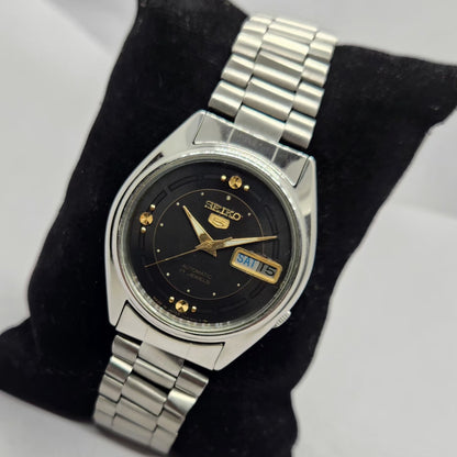 Vintage 1984 Original Seiko 5 Automatic 7009-6001 Black Face 17 Jewels Day-Date Japanese Men's Wrist Watch SA28