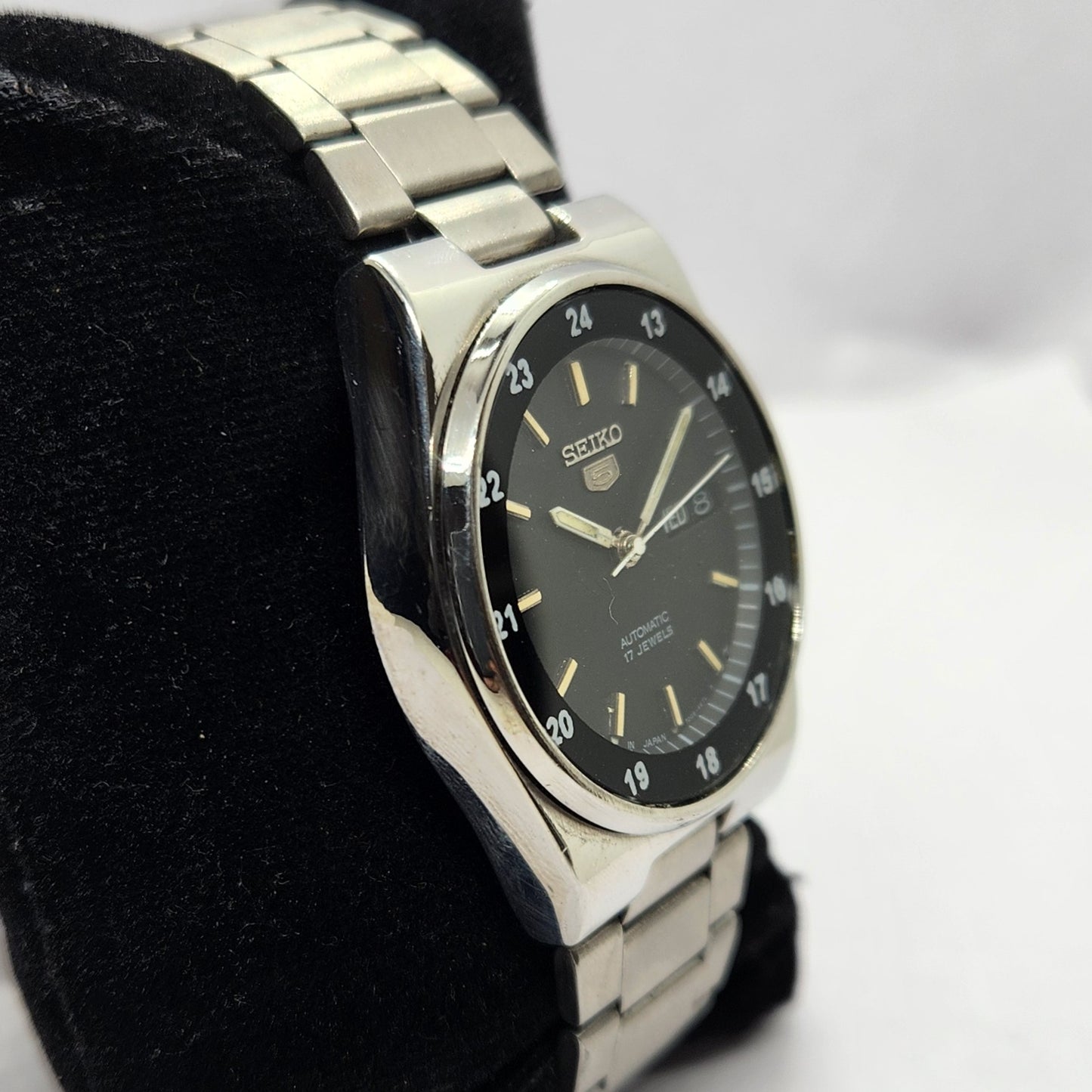 Vintage 1979 Original Seiko 5 Automatic 7009-3161 Black Face 17 Jewels Day-Date Japanese Men's Wrist Watch SA31