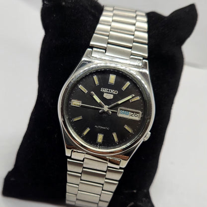 Vintage 1983 Original Seiko 5 Automatic 7009-3101 Black Face 17 Jewels Day-Date Japanese Men's Wrist Watch SA35