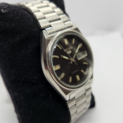 Vintage 1983 Original Seiko 5 Automatic 7009-3101 Black Face 17 Jewels Day-Date Japanese Men's Wrist Watch SA35