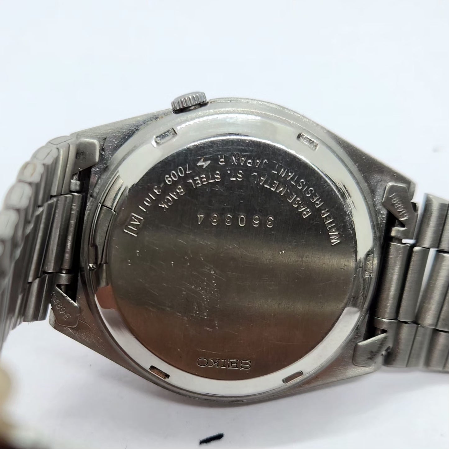 Vintage 1983 Original Seiko 5 Automatic 7009-3101 Black Face 17 Jewels Day-Date Japanese Men's Wrist Watch SA35
