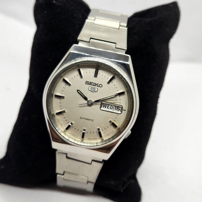 Vintage 1984 Original Seiko 5 Automatic 6309-8820 White Face 17 Jewels Day-Date Japanese Men's Wrist Watch SA36