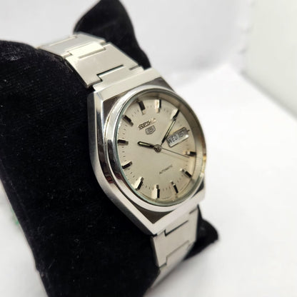Vintage 1984 Original Seiko 5 Automatic 6309-8820 White Face 17 Jewels Day-Date Japanese Men's Wrist Watch SA36