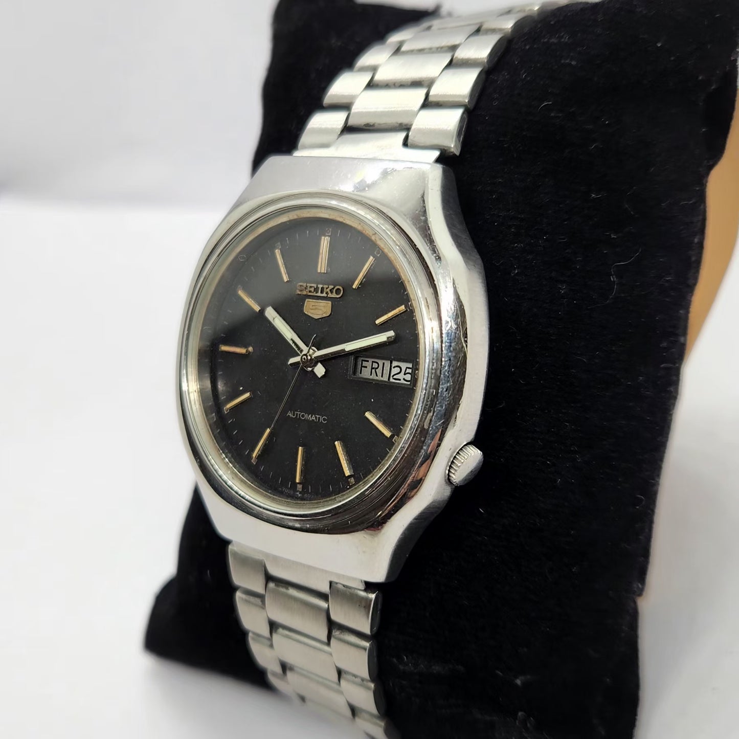 Vintage 1975 Original Seiko 5 Automatic 7005-8022 Black Face 17 Jewels Day-Date Japanese Men's Wrist Watch SA37