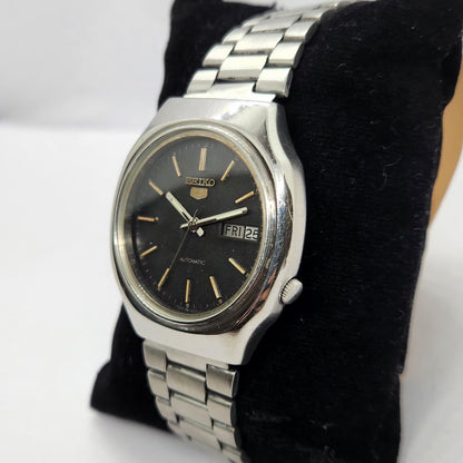 Vintage 1975 Original Seiko 5 Automatic 7005-8022 Black Face 17 Jewels Day-Date Japanese Men's Wrist Watch SA37