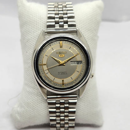 Vintage 1982 Original Seiko 5 Automatic 7009-3131 Grey Face 17 Jewels Day-Date Japanese Men's Wrist Watch SA40