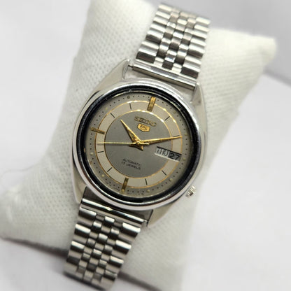 Vintage 1982 Original Seiko 5 Automatic 7009-3131 Grey Face 17 Jewels Day-Date Japanese Men's Wrist Watch SA40