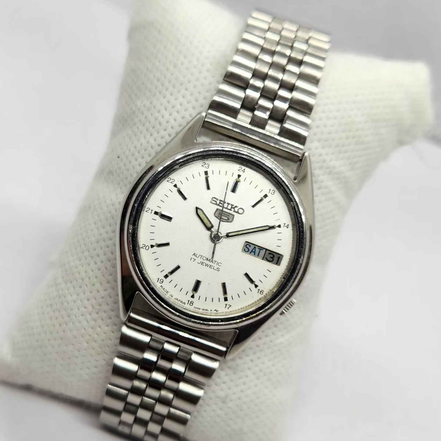 Vintage 1985 Original Seiko 5 Automatic 7009-6001 White Face 17 Jewels Day-Date Japanese Men's Wrist Watch SA41