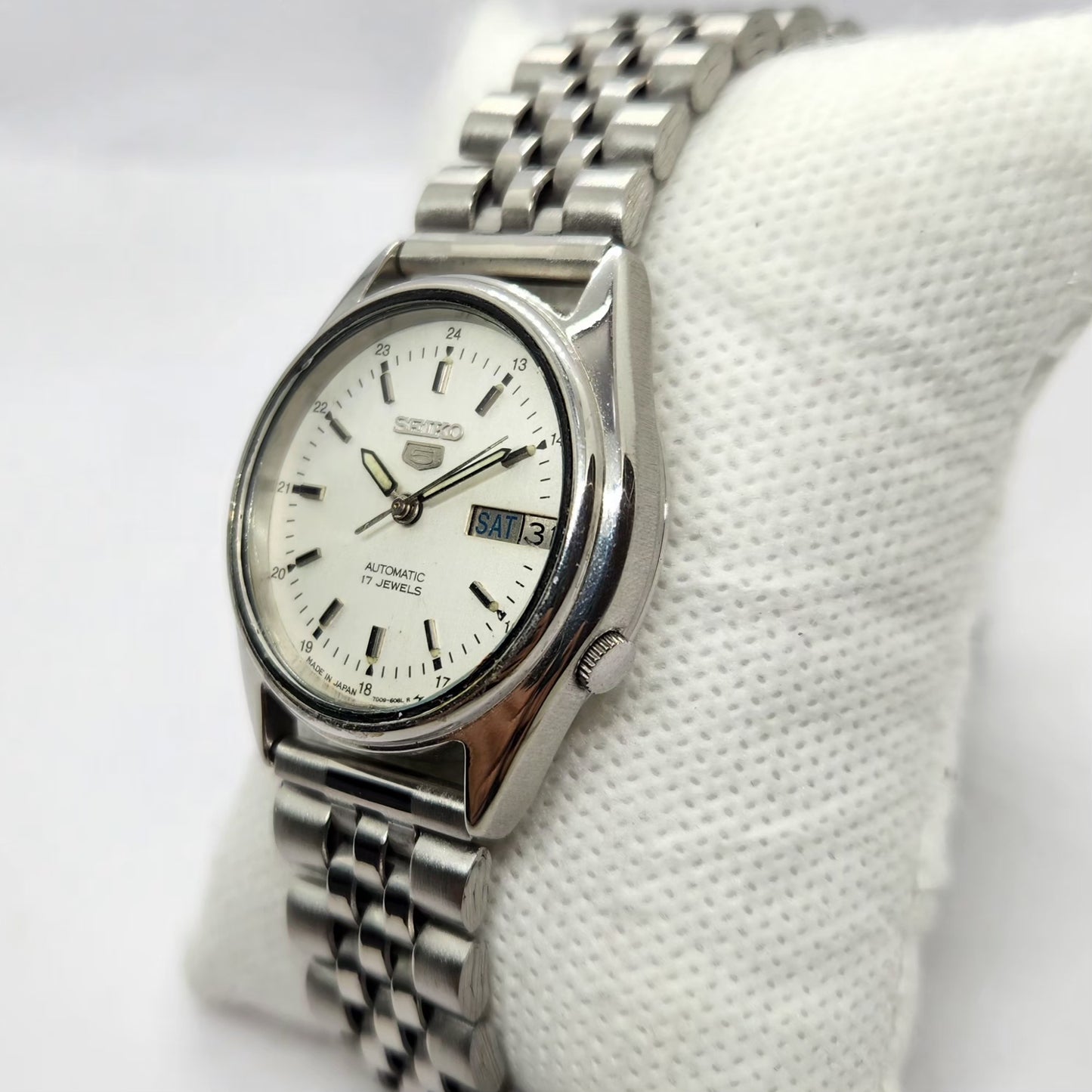 Vintage 1985 Original Seiko 5 Automatic 7009-6001 White Face 17 Jewels Day-Date Japanese Men's Wrist Watch SA41