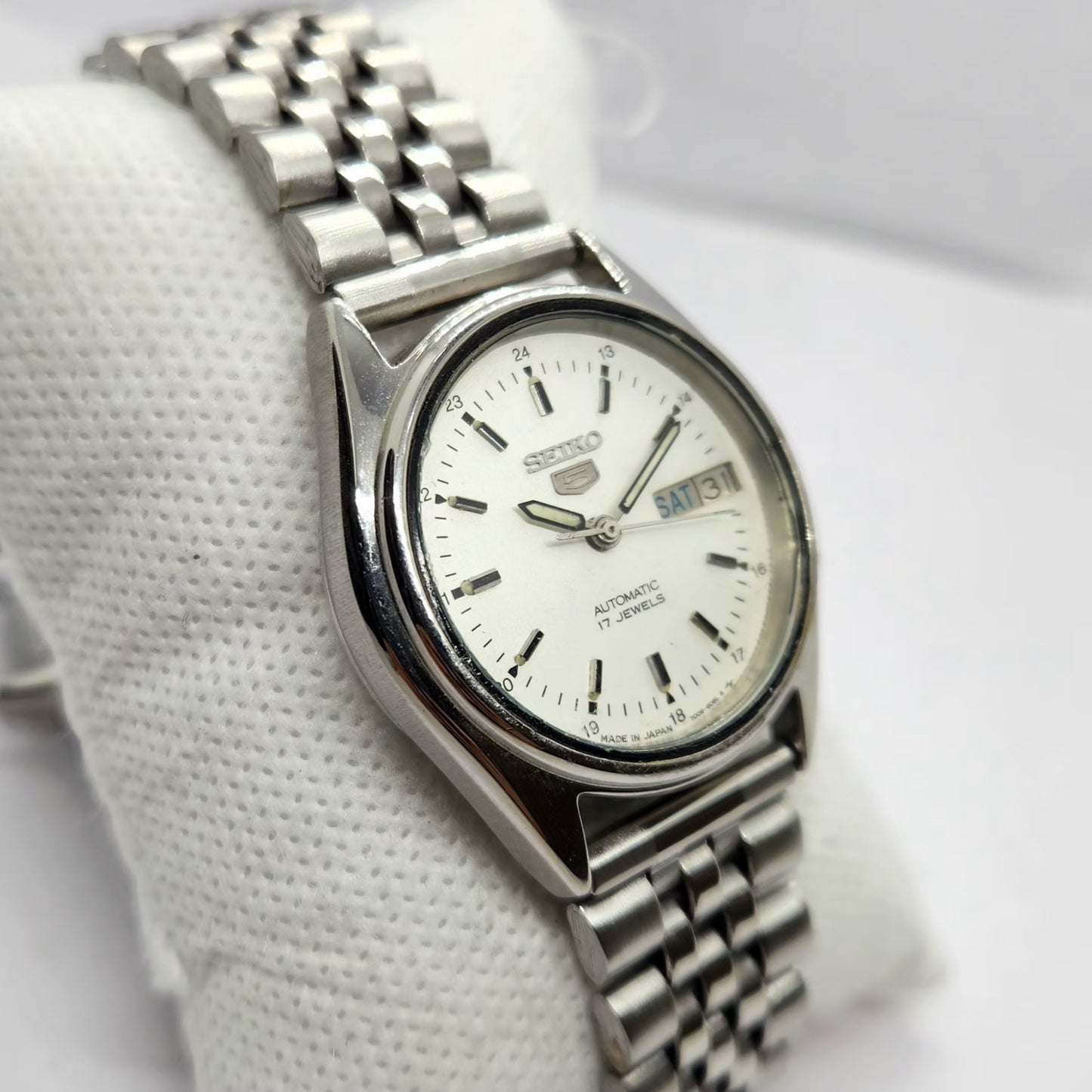 Vintage 1985 Original Seiko 5 Automatic 7009-6001 White Face 17 Jewels Day-Date Japanese Men's Wrist Watch SA41