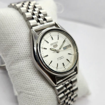 Vintage 1985 Original Seiko 5 Automatic 7009-6001 White Face 17 Jewels Day-Date Japanese Men's Wrist Watch SA41