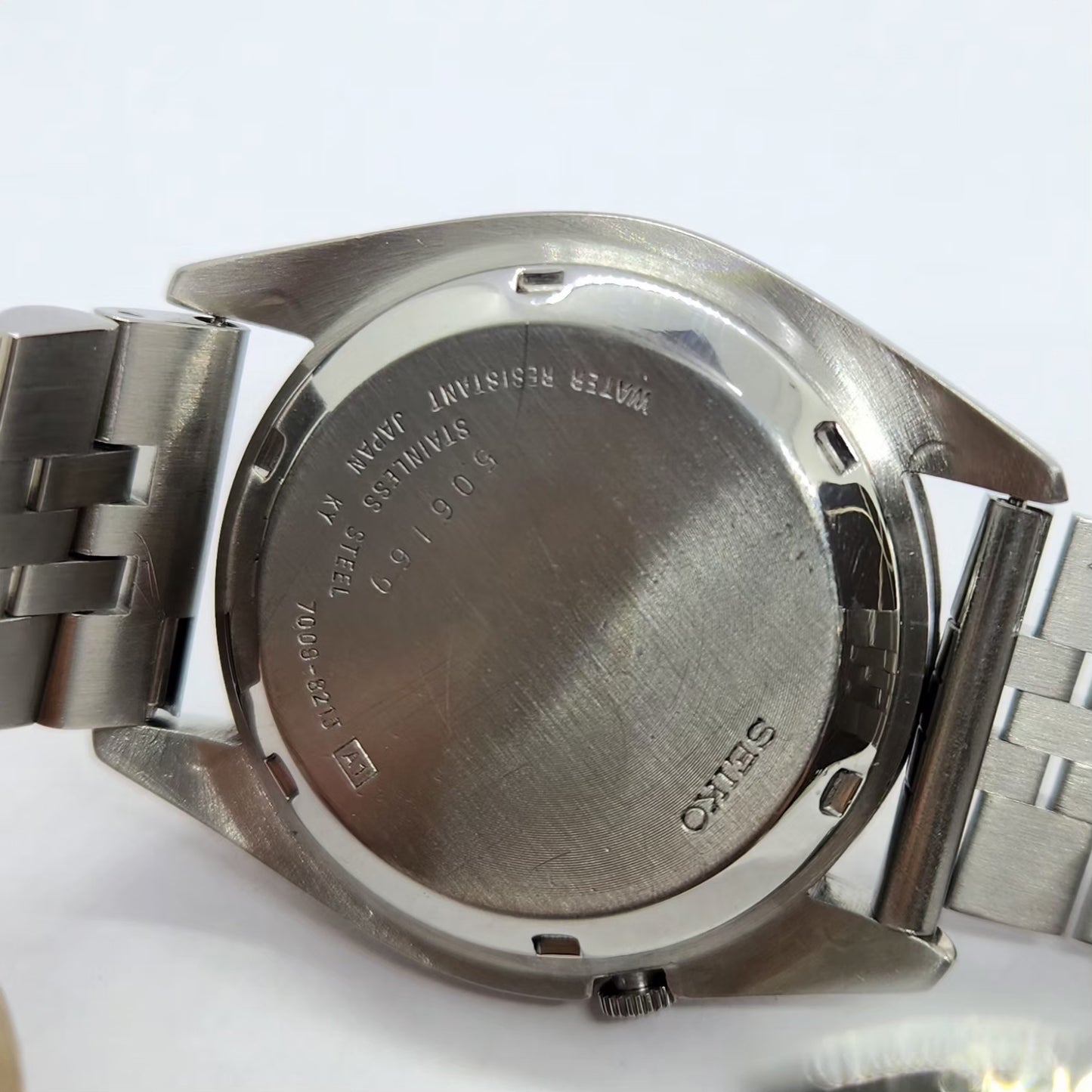 Vintage 1985 Original Seiko 5 Automatic 7009-821J Gold Face 17 Jewels Day-Date Japanese Men's Wrist Watch SA43