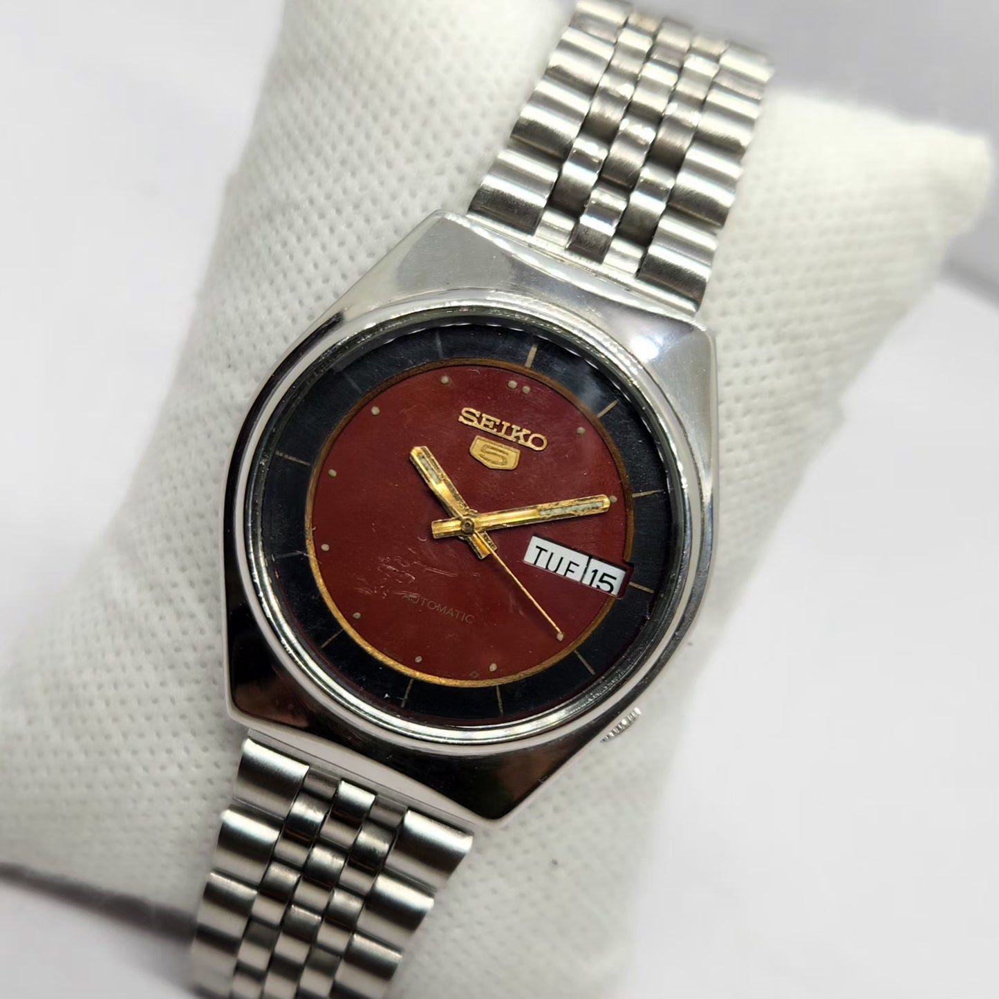 Vintage 1983 Original Seiko 5 Automatic 6309-8910 Red Face 17 Jewels Day-Date Japanese Men's Wrist Watch SA44