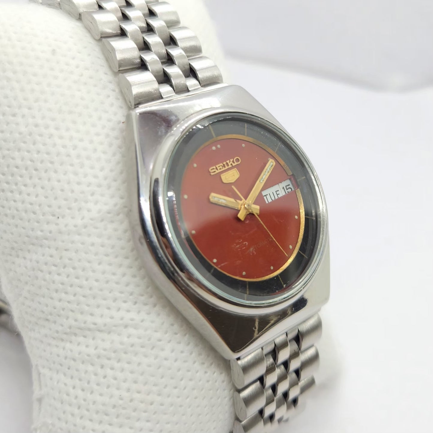 Vintage 1983 Original Seiko 5 Automatic 6309-8910 Red Face 17 Jewels Day-Date Japanese Men's Wrist Watch SA44