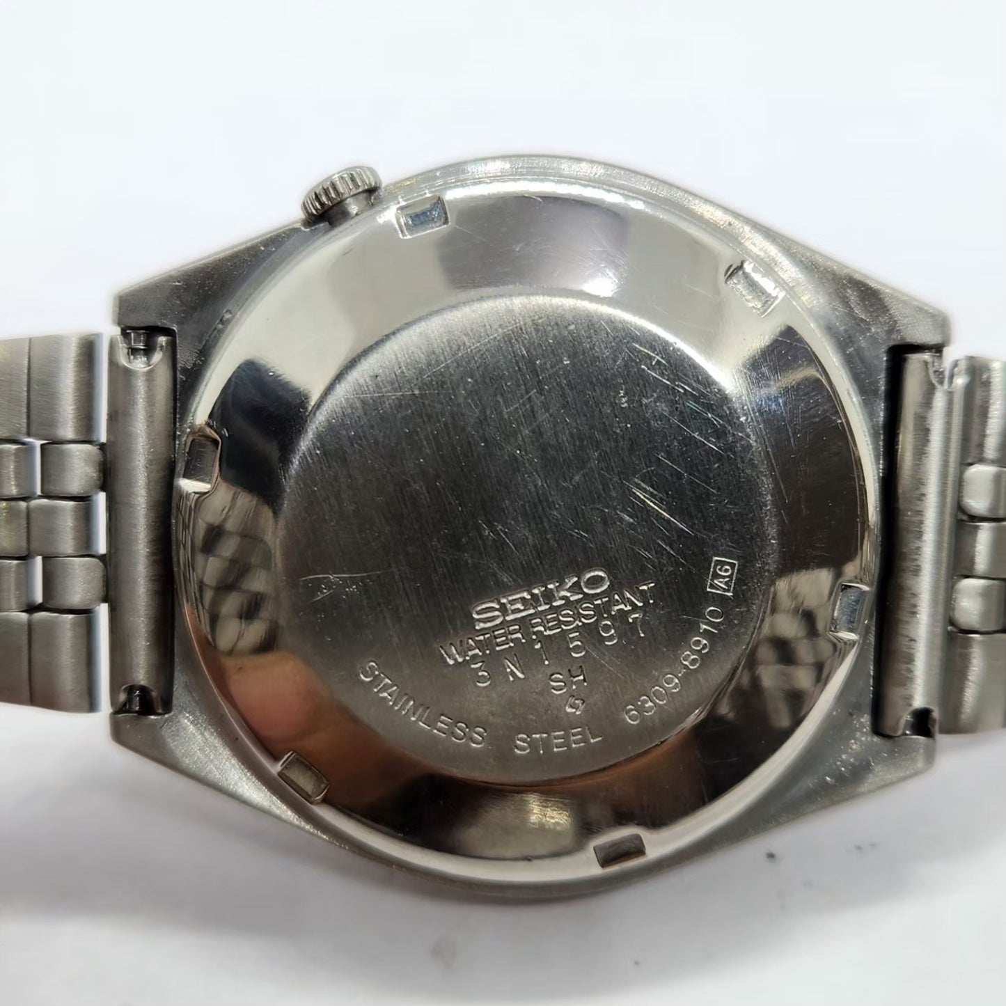 Vintage 1983 Original Seiko 5 Automatic 6309-8910 Red Face 17 Jewels Day-Date Japanese Men's Wrist Watch SA44