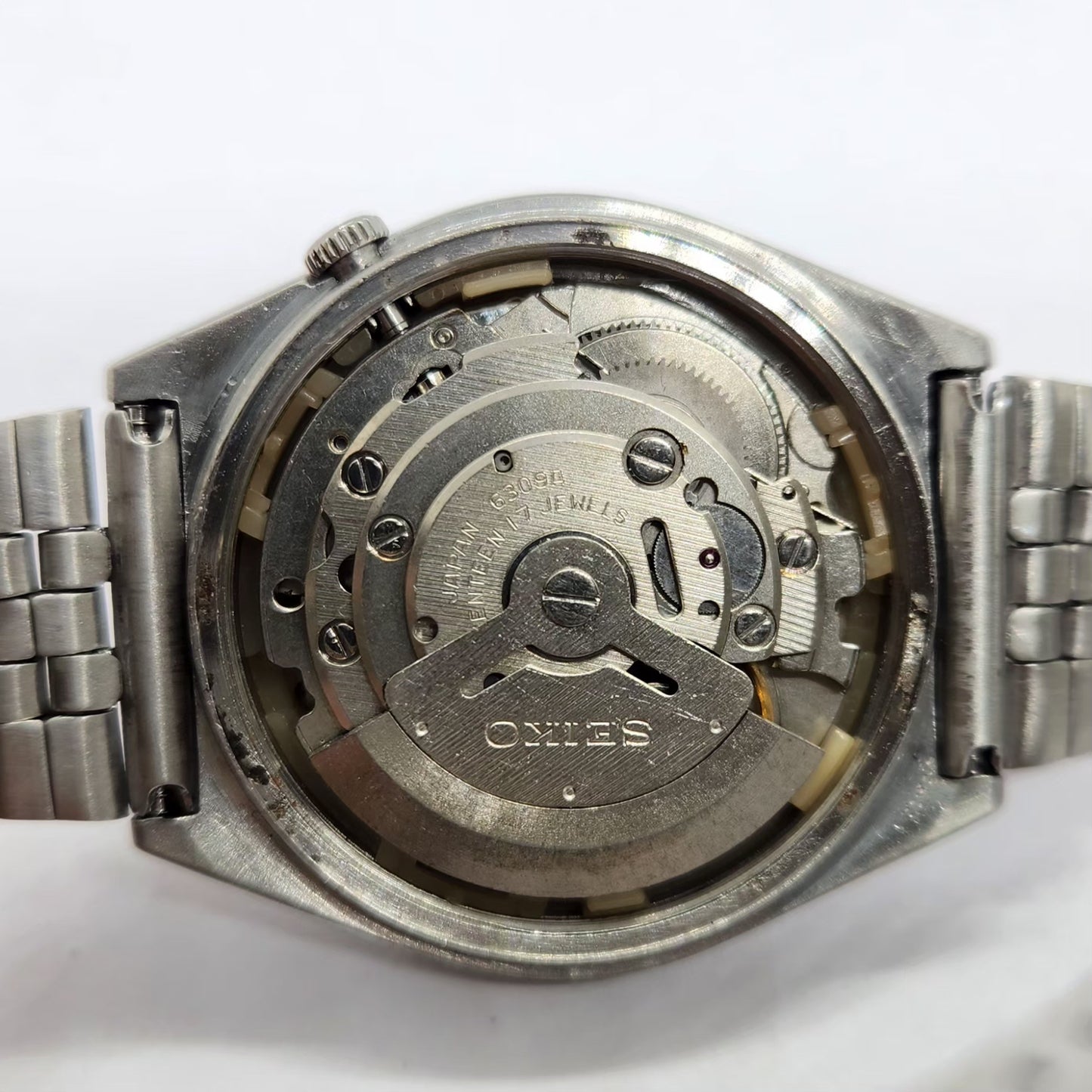 Vintage 1983 Original Seiko 5 Automatic 6309-8910 Red Face 17 Jewels Day-Date Japanese Men's Wrist Watch SA44