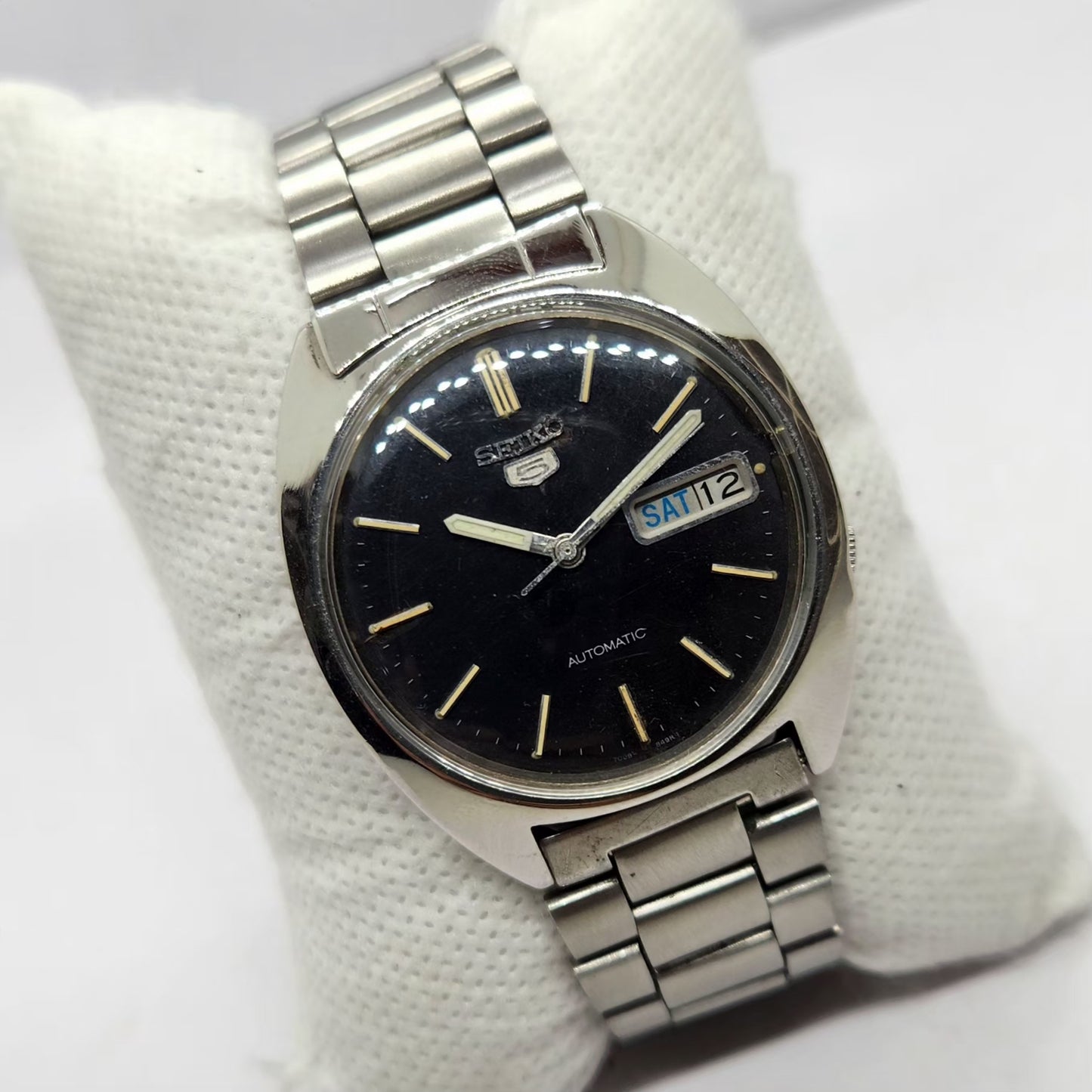 Vintage 1976 Original Seiko 5 Automatic 7009-3080 Black Face 17 Jewels Day-Date Japanese Men's Wrist Watch SA45