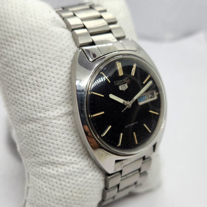 Vintage 1976 Original Seiko 5 Automatic 7009-3080 Black Face 17 Jewels Day-Date Japanese Men's Wrist Watch SA45