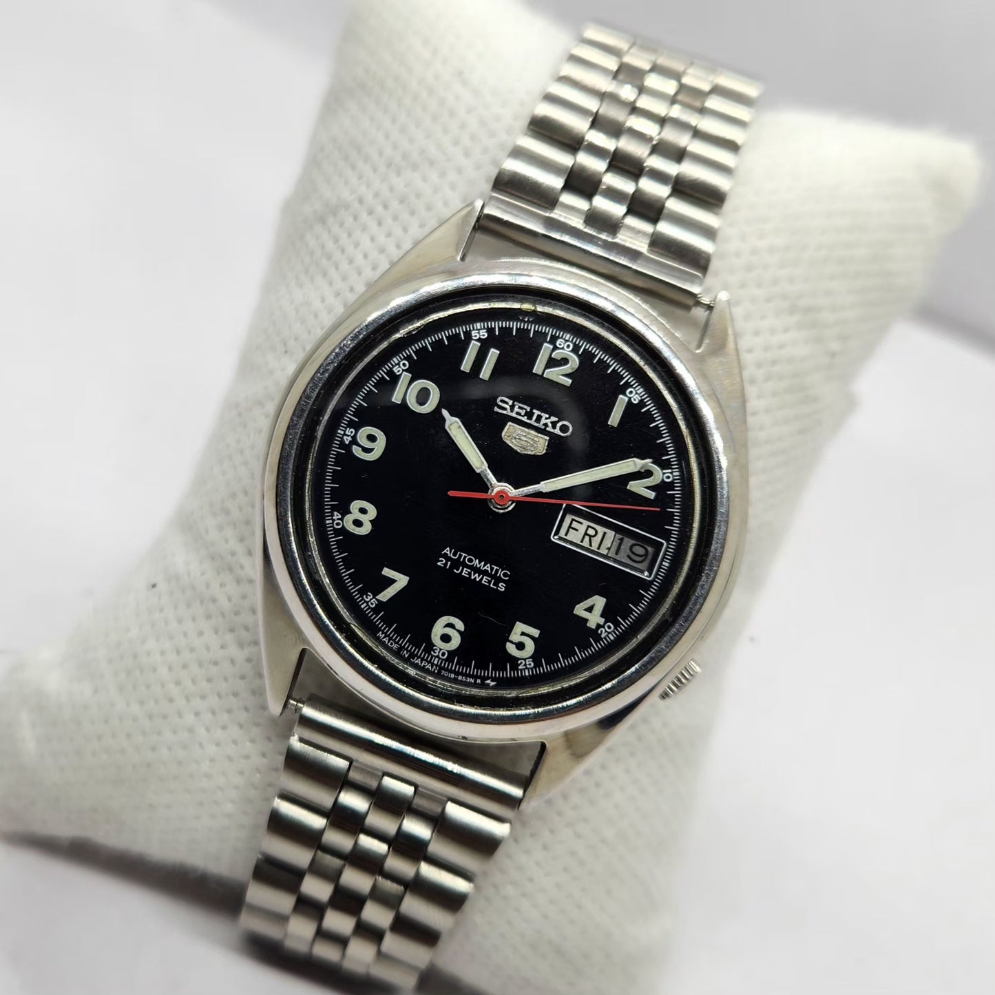 Vintage 1975 Original Seiko 5 Automatic 7019-8190 Black Face 21 Jewels Day-Date Japanese Men's Wrist Watch SA47