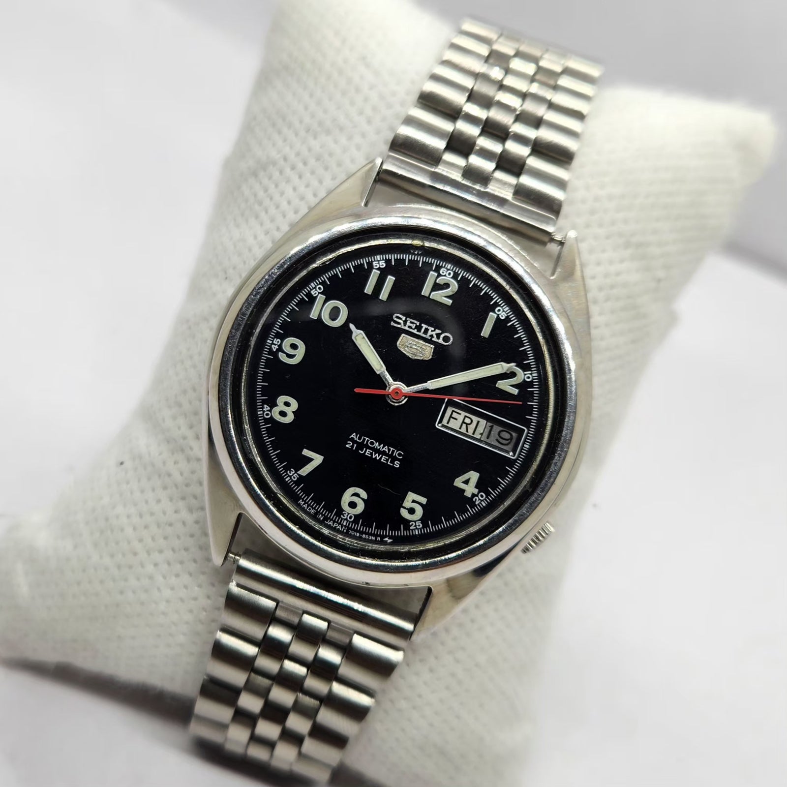 Vintage 1975 Original Seiko 5 Automatic 7019-8190 Black Face 21 Jewels Day-Date Japanese Men's Wrist Watch SA47