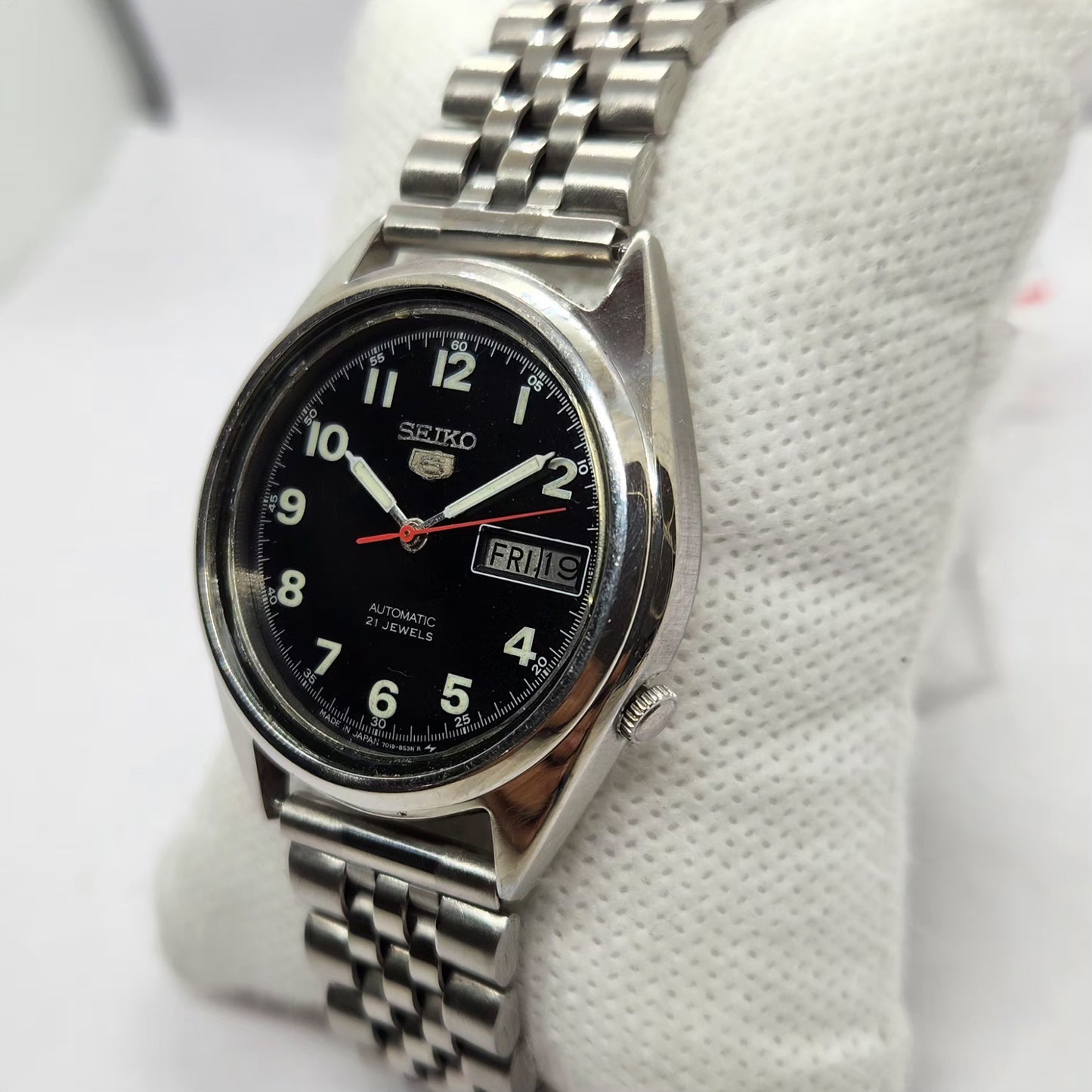 Vintage 1975 Original Seiko 5 Automatic 7019-8190 Black Face 21 Jewels Day-Date Japanese Men's Wrist Watch SA47