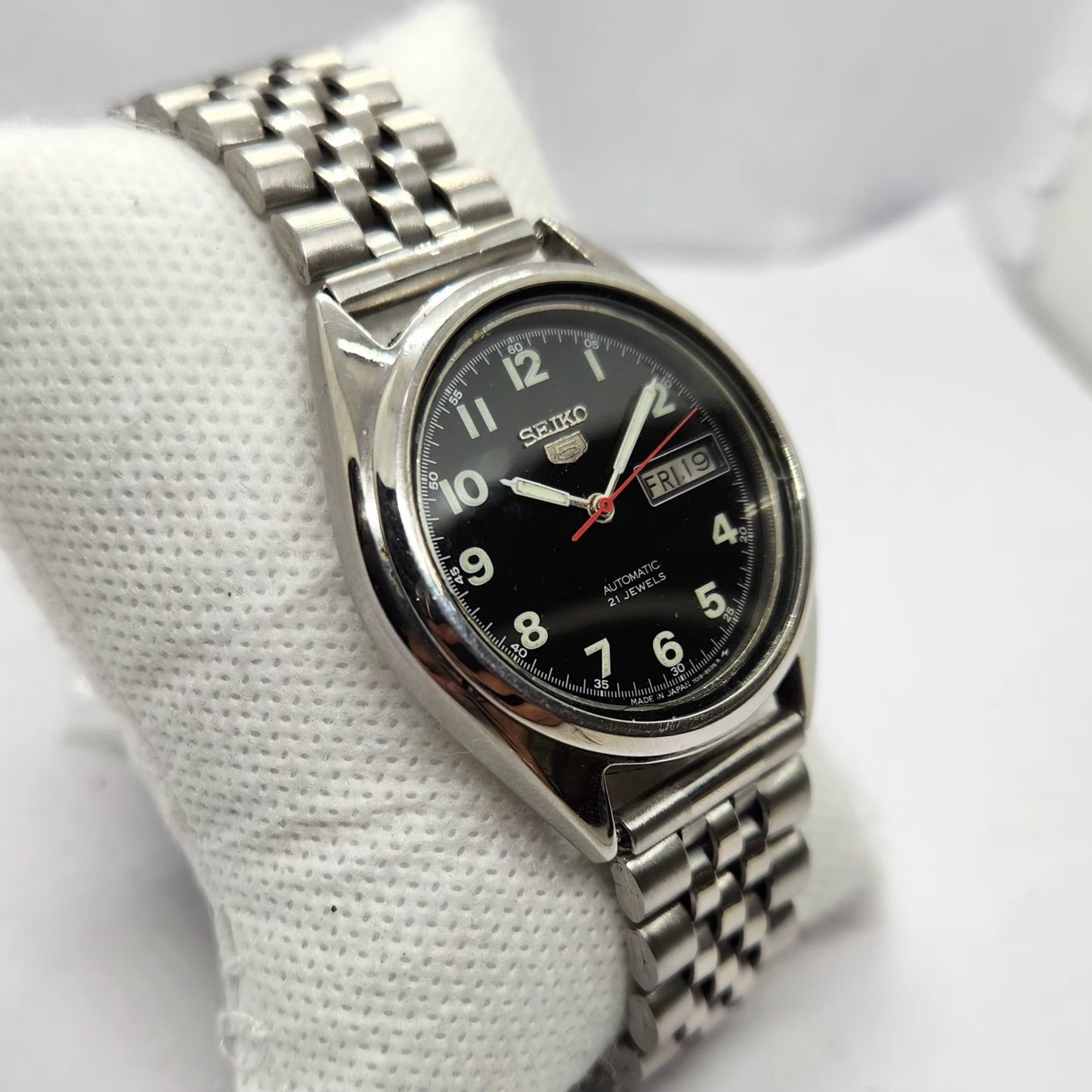 Vintage 1975 Original Seiko 5 Automatic 7019-8190 Black Face 21 Jewels Day-Date Japanese Men's Wrist Watch SA47
