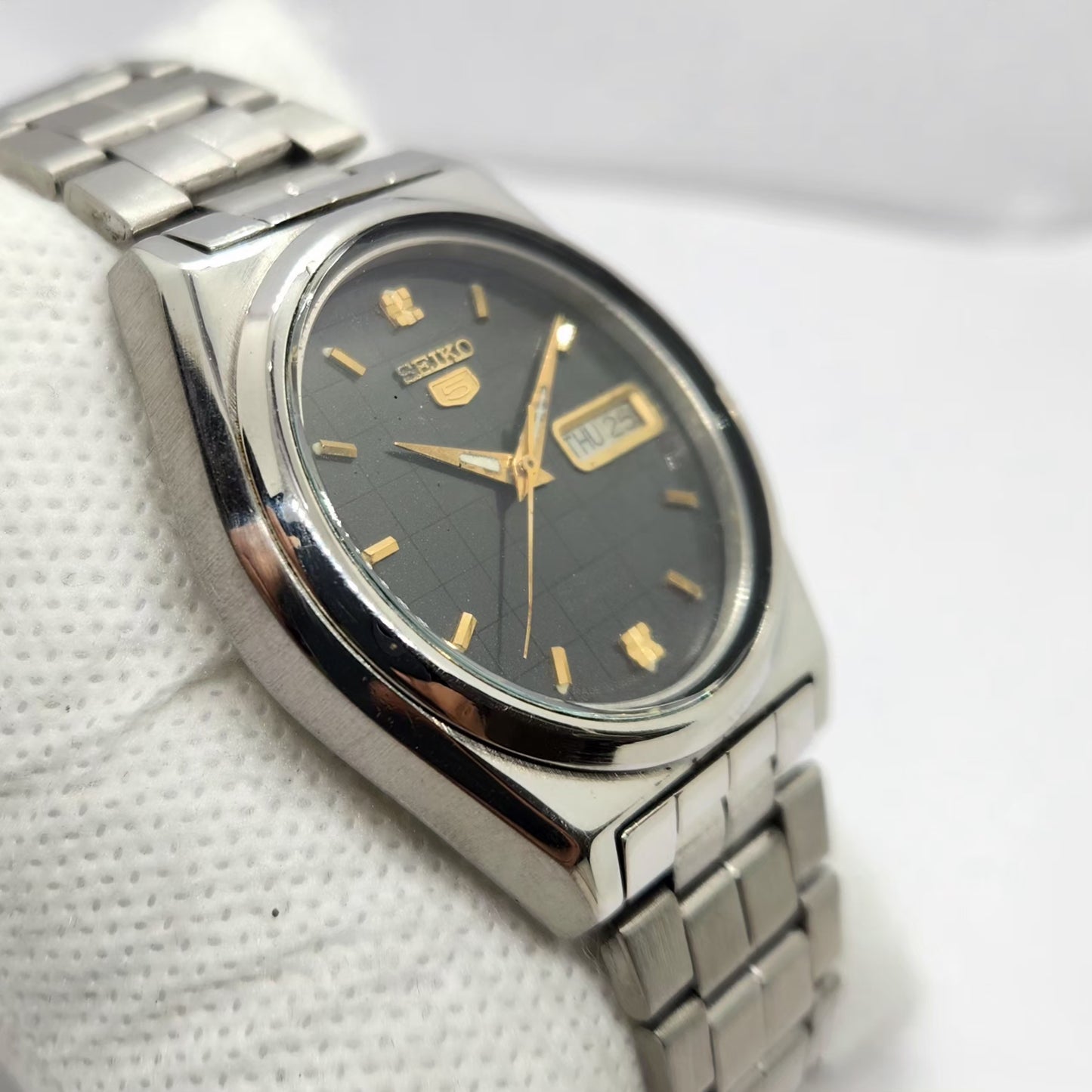 Vintage 1985 Original Seiko 5 Automatic 7019-8760 Black Face 17 Jewels Day-Date Japanese Men's Wrist Watch SA49