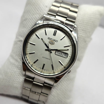 Vintage 1985 Original Seiko 5 Automatic 6309-8800 Silver Face 17 Jewels Day-Date Japanese Men's Wrist Watch SA52