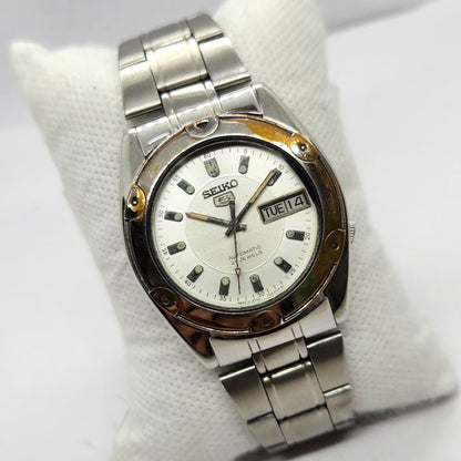 Vintage 1977 Original Seiko 5 Automatic 7009-3041 Silver Face 17 Jewels Day-Date Japanese Men's Wrist Watch SA53