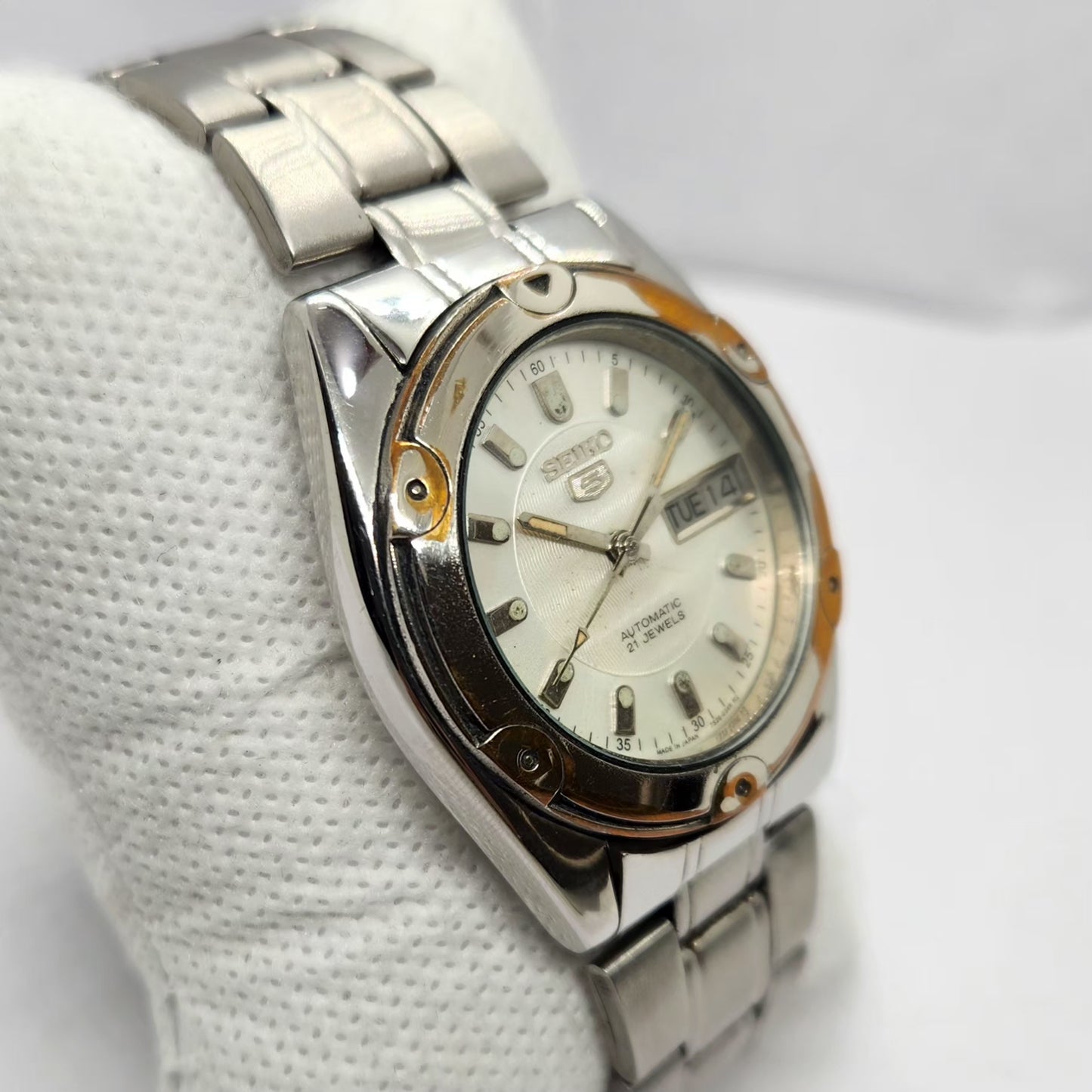 Vintage 1977 Original Seiko 5 Automatic 7009-3041 Silver Face 17 Jewels Day-Date Japanese Men's Wrist Watch SA53