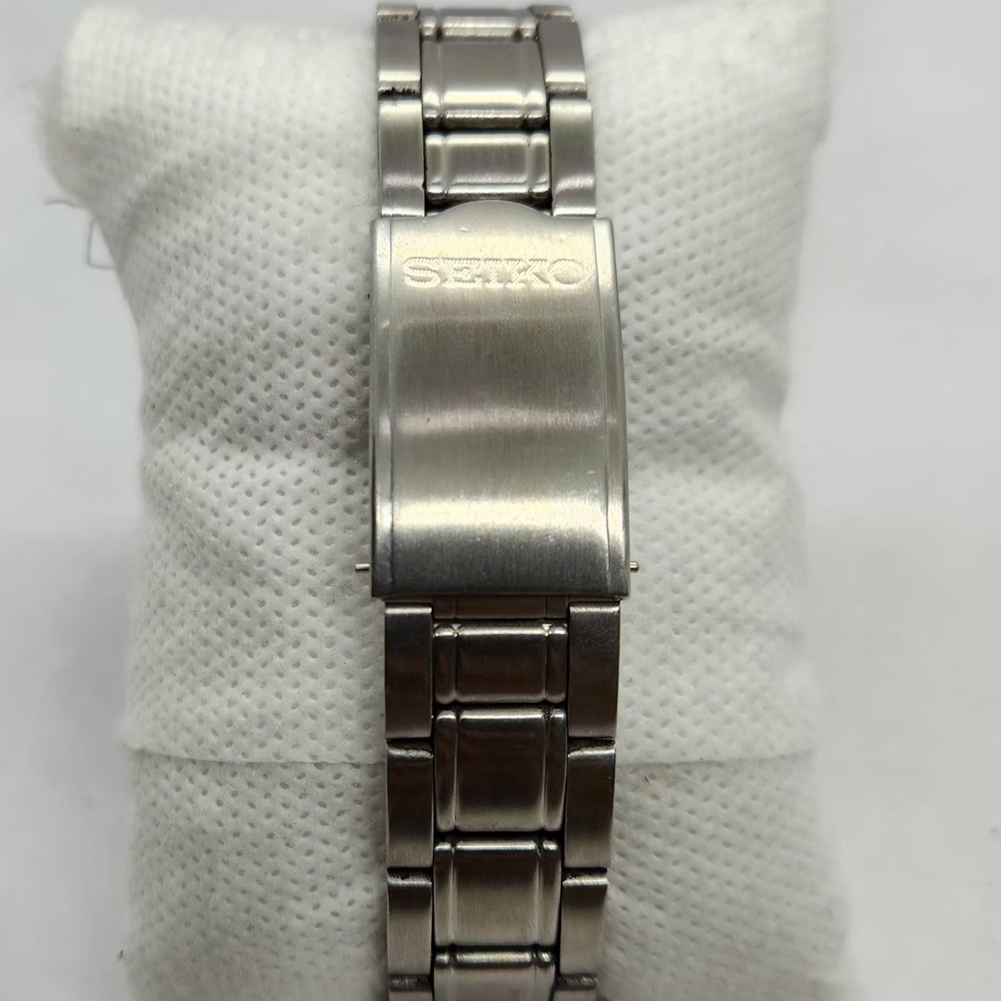 Vintage 1977 Original Seiko 5 Automatic 7009-3041 Silver Face 17 Jewels Day-Date Japanese Men's Wrist Watch SA53