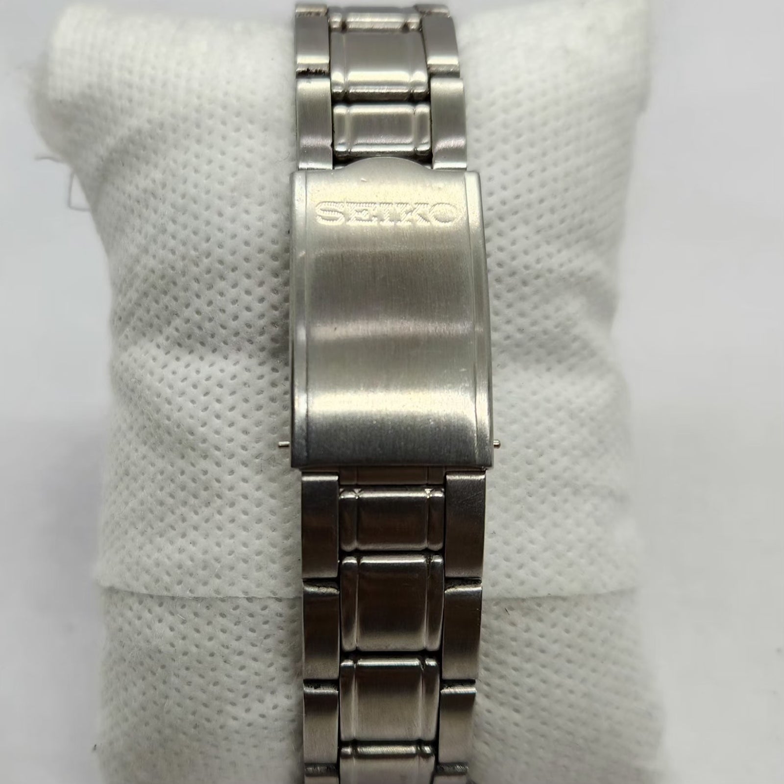 Vintage 1977 Original Seiko 5 Automatic 7009-3041 Silver Face 17 Jewels Day-Date Japanese Men's Wrist Watch SA53