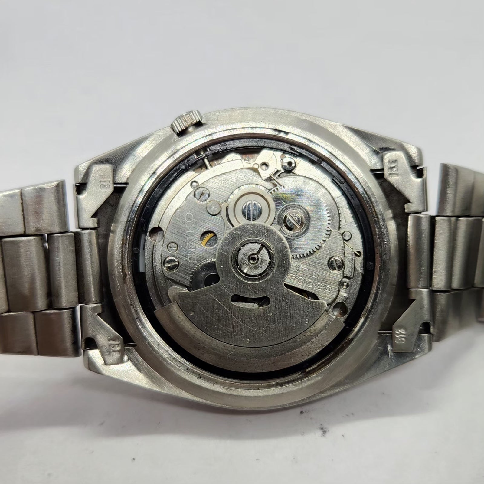 Vintage 1977 Original Seiko 5 Automatic 7009-3041 Silver Face 17 Jewels Day-Date Japanese Men's Wrist Watch SA53