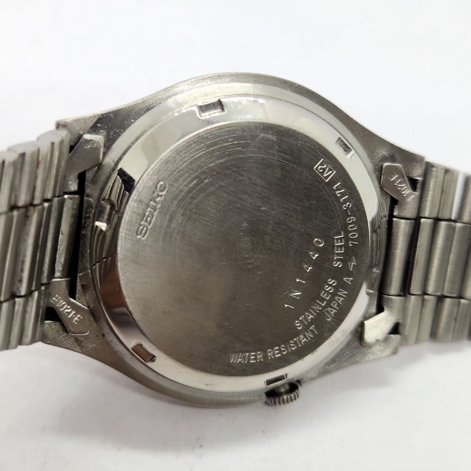 Vintage 1981 Original Seiko 5 Automatic 7009-3171 Gold Face 17 Jewels Day-Date Japanese Men's Wrist Watch SA54
