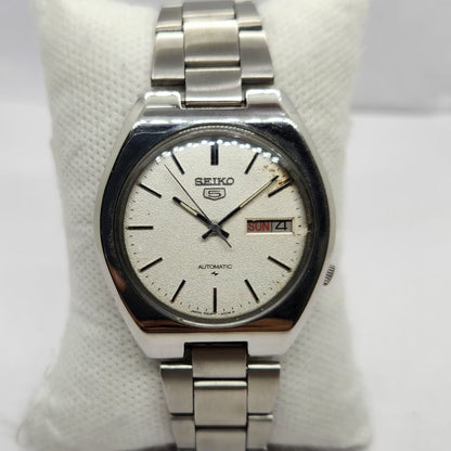 Vintage 1978 Original Seiko 5 Automatic 7009-8280 Silver Face 17 Jewels Day-Date Japanese Men's Wrist Watch SA55