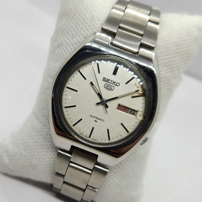 Vintage 1978 Original Seiko 5 Automatic 7009-8280 Silver Face 17 Jewels Day-Date Japanese Men's Wrist Watch SA55
